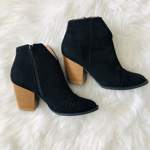 qupid perforated booties